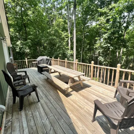 Lakefront Escape close to Clemson and Seneca