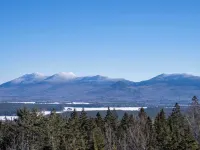 Wilderness Retreat 3-bedroom cabin in Eustis, Maine Hotels in Eustis