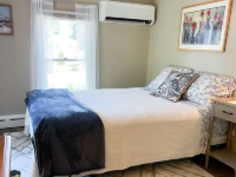 2BED GUESTHOUSE WITH PRIVATE BEACH ACCESS