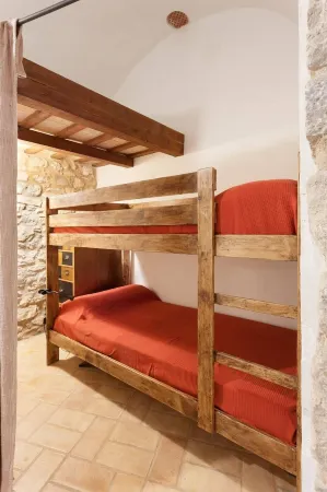 Can Feliu, Downstairs Apartment, Sant Daniel-girona Отели рядом с достопримечательностью «Parc de les Moreres»