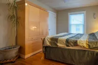 Location Value! Steps to Beach Perfect for Summer Trip - Renovated 4-5BR Retreat - 발코니