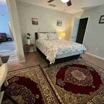 Hayden's Getaway: Sleep 6, Charming & Spacious Rooms