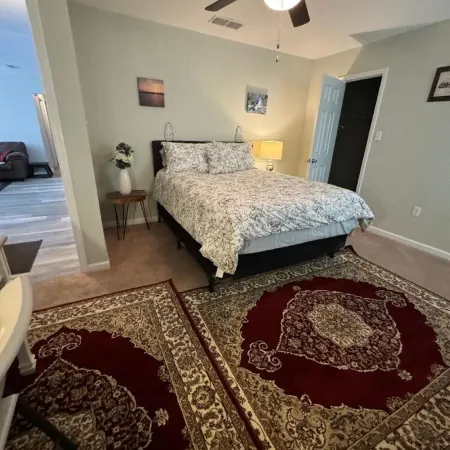 Hayden's Getaway: Sleep 6, Charming & Spacious
