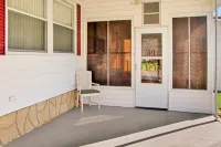 2 BR, 2 B Home.w/ Golf Cart  Located in The Villages.1 Mile from Spanish Springs