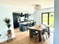 Detached 3 bed 3 bath home 7 mins walk to Padstow Harbour- Pet Friendly Parking