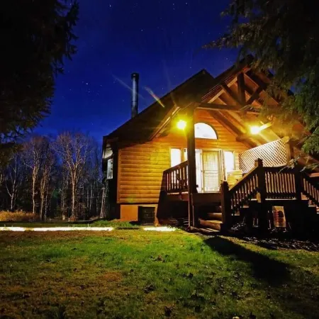 Country Cabin within minutes of the New River Gorge National Park & Preserve.