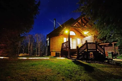 Country Cabin within minutes of the New River Gorge National Park & Preserve.