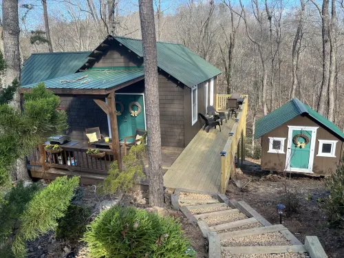 Lakeside Retreat Lake Lanier-Great Hiking, Wineries, and More!Book Now for Fall!