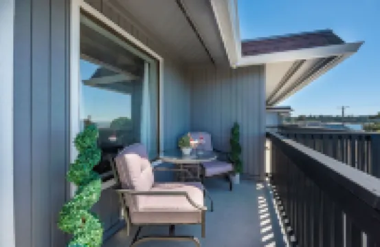 Water View From Every Window With Steps From The Beach