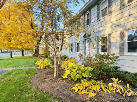 TOP NOTCH NESTING @ ♥️ of DOWNTOWN w SEASONAL WATERFRONT POOL & HOT TUB ACCESS❣️