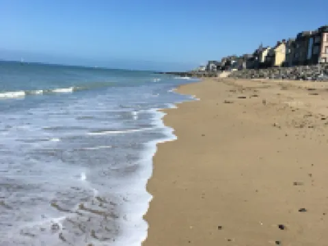 Brand new! Charming, bright, Nordic-designer house 300 m from the sea 阿貢庫坦維爾酒店