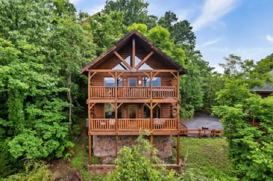💘 Mountain Escape 1-Bedroom Cabin with Spectacular Scenery in GSMNP