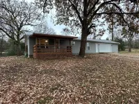 Country Quiet with Close-to-Town Convenience Hotel a Marion County