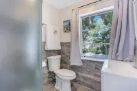 Slice of Paradise: Tropical Studio in Downtown Historical River District