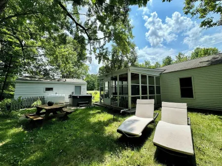 Charming Cottage w/ HOT TUB - 5 Min from LAKE MICHIGAN!