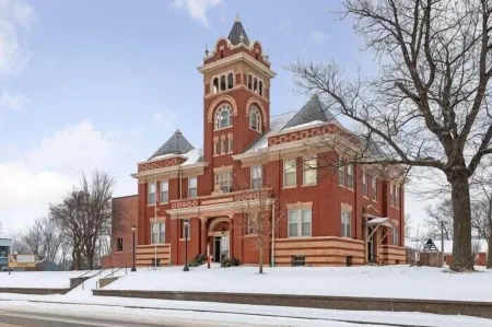 Beautiful Balsam Lake home with Jacuzzi tub close to Lake and park
