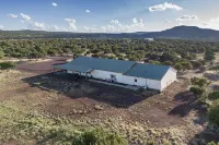 Family Reunions, Groups, 40 acres wide open spaces Hotel dekat Whiting Sawmill