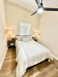 Cozy 1-bedroom Tiny House with WiFi, AC in beautiful Somerset 서머셋 호텔