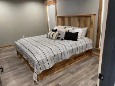 ON THE ROCKS is the place to be!!! A new spacious cabin & fully stocked!