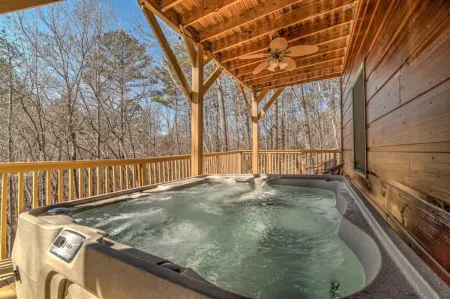 Secluded Coosawattee Cabin w/ Hot Tub- Summer Sale!