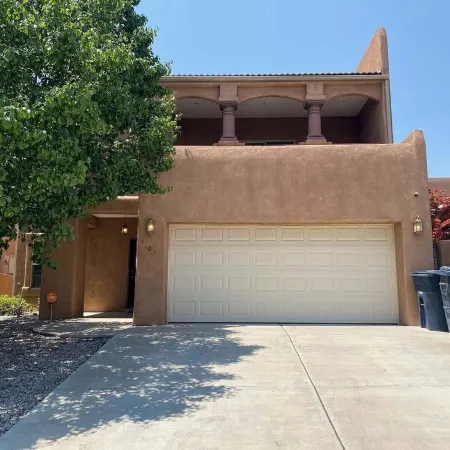 Amazing 4-bedroom: AC, WiFi, 2 car garage with river view in NW Albuquerque