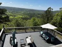 Petit Jean Cliffside Retreat Hotels in Conway County