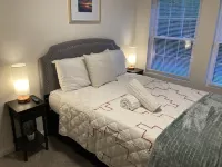 Peaceful Seasonal Wooded Nature Cottage close to everything