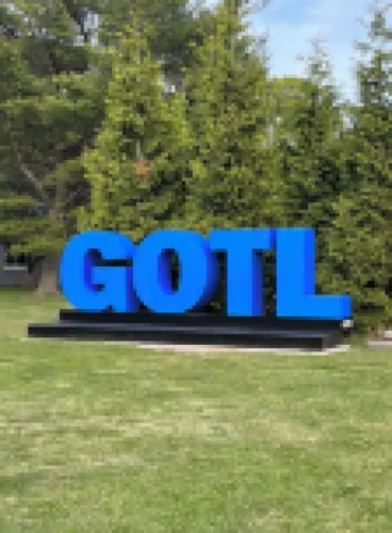 Lake Life 1BD at heart of GOTL. Bright & Airy and right off the strip.