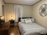 Adorable 3 Bedroom Walking Distance to Stadium & Campus