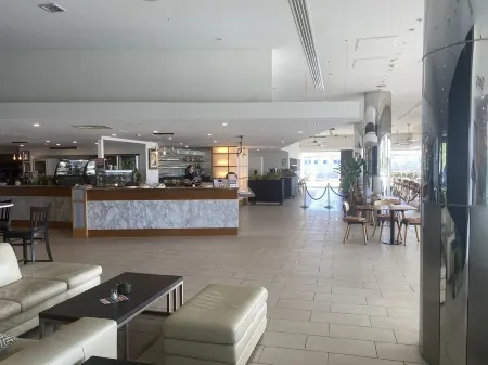 1 bedroom Resort Apartment 5 minutes from Golden Beach