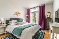 Seattle Among The Trees: in Belltown with Parking! โรงแรมใน