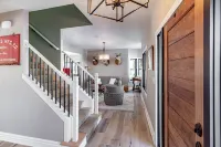 Luxurious Newly Renovated 4 Bedroom Home Near Elkhart Lake, Green Bay & Kohler