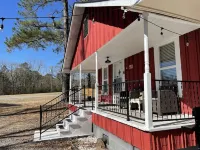 The Red House- One mile from Narrows Marina, Shiloh Marina, or Devils Fork