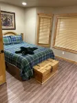 Bear Lake Cabin w/ lots of privacy and amazing Lake View