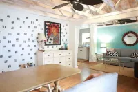 Boho Bungalow w/Private Side Porch in Downtown Bwk