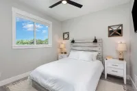 Brand New / Modern / Beachfront Oasis / Grill / 2 Car Garage