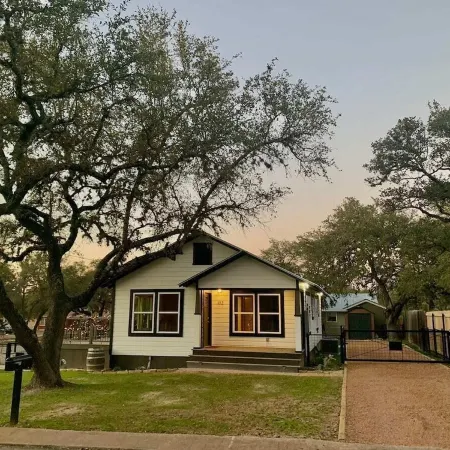 Cozy Cottage in delightful Johnson City, Texas