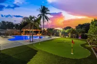 Waterfront Oasis w/ Pool, Minigolf & TikiHut! Perfect for Families