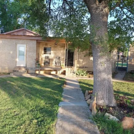 Cozy Home on Lake Brownwood