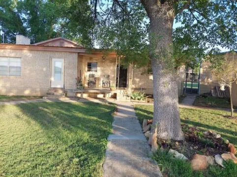 Cozy Home on Lake Brownwood