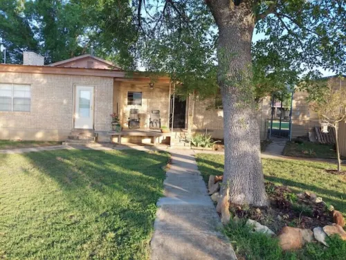 Cozy Home on Lake Brownwood