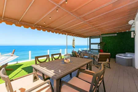 OCEANFRONT! 2 Suites + 1bdrm&ba! BEACH HOUZ!