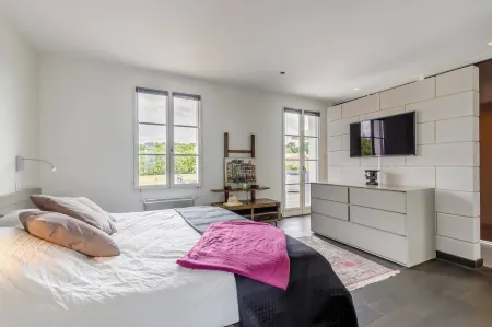 Villa de Standing 3 Chambres Piscine Chauffée sur Golf Отели в г. Коэ