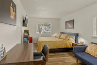 Downtown Quartet - 4 Bungalows w/Fenced Yards, AC, W/D, Smart TVs, & Speedy WiFi