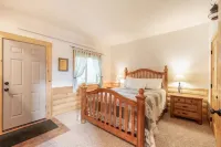 Cozy Woodland Retreat, 4 Beds, Family Friendly