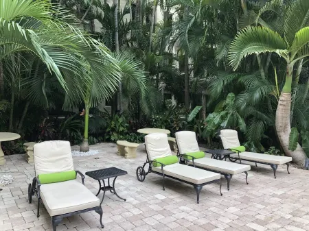 Ultimate Palm Beach Island with Grande Terrace Отели в г. Палм-Бич