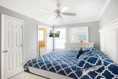 Pirates Cove & Mermaids Haven: Duplex sleeps 32!