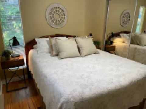 Beautiful Lake Whatcom/Sudden Valley House Rental steps from the water