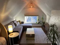 Cosy Boho 3rd Floor Studio in Heart of Covington, 5 Minute Walk to Wedding Venue