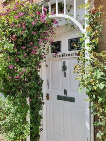 17th Century cottage in the heart of smugglers fishing village. Отели в г. Robin Hood's Bay